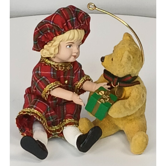 HALLMARK CHRISTMAS ORNAMENT 1994 Lucinda & Teddy SPECIAL EDITION - Picture 2 of 10